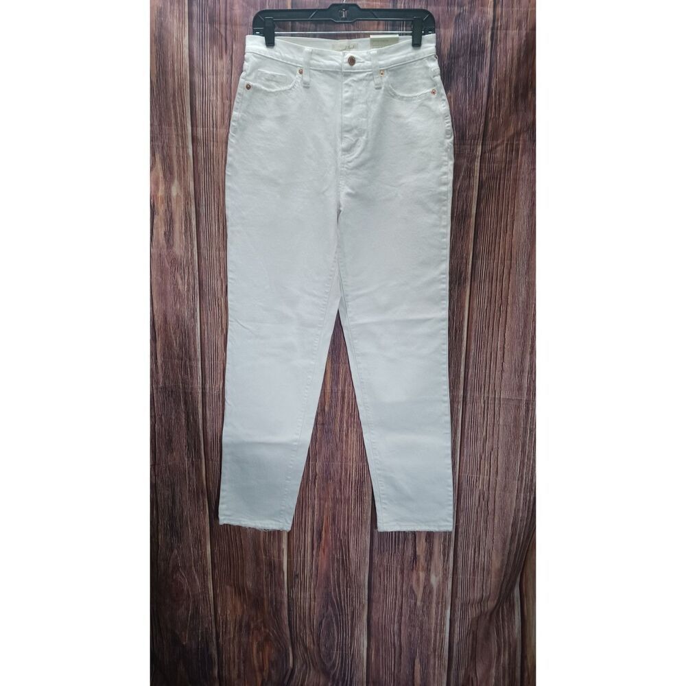 Universal Thread white denim slim hip & thigh straight leg jeans Woman's Size 6